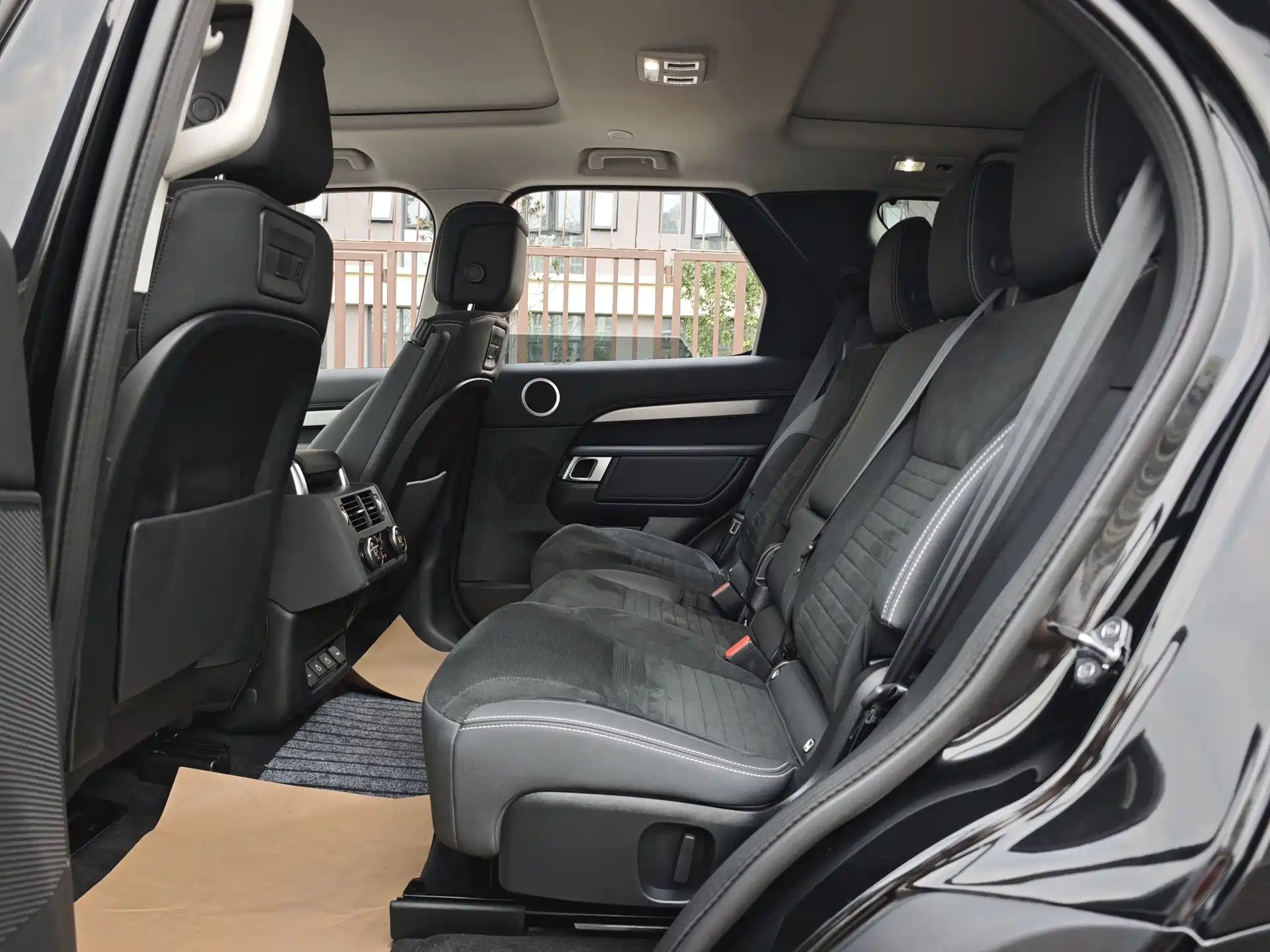 صورة 8 - Land Rover Discovery