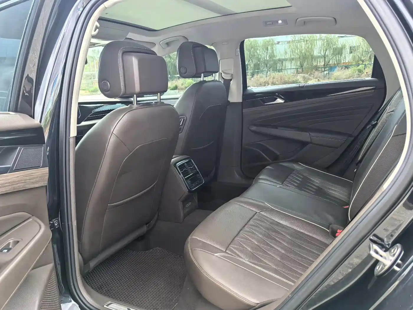 Volkswagen Passat 2019 330TSI Luxury Edition China VI фото 9
