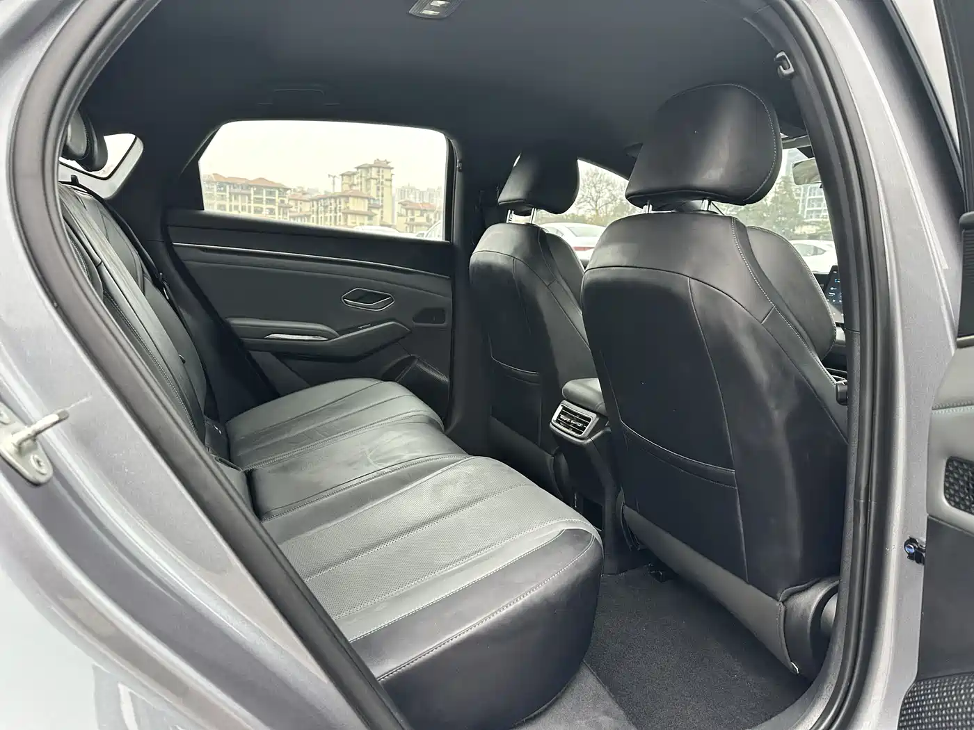 BYD Qin L 2024 DM-i 80KM Leading Edition фото 8