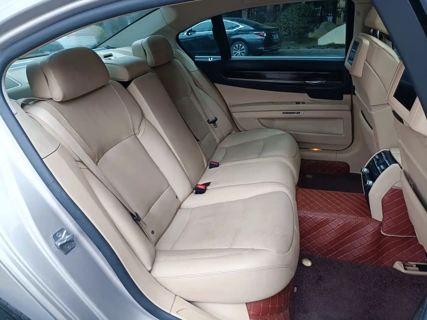 BMW 7 Series 2009 740Li Premium фото 33