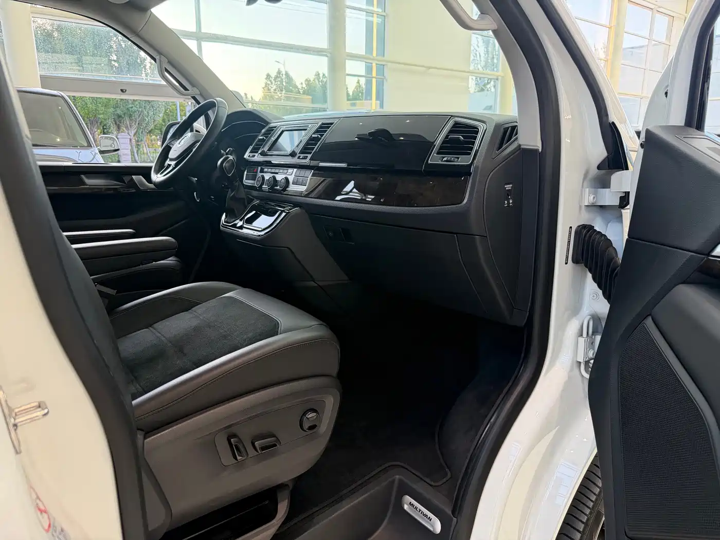 Volkswagen Multivan 2019 2019 2.0TSI 4WD Premium 7-seater