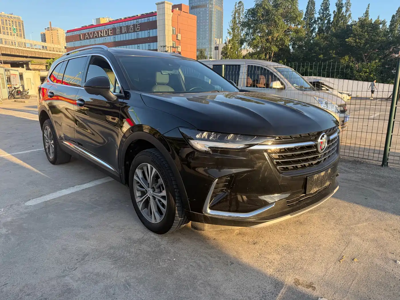 Photo 3 - Buick Envision Plus