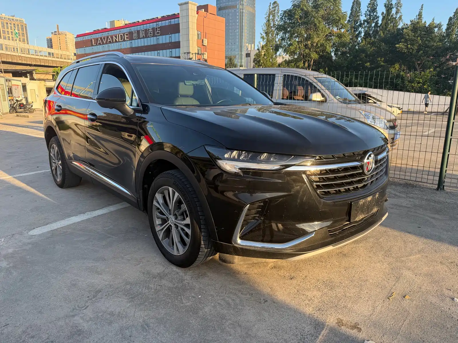 Photo 3 - Buick Envision Plus