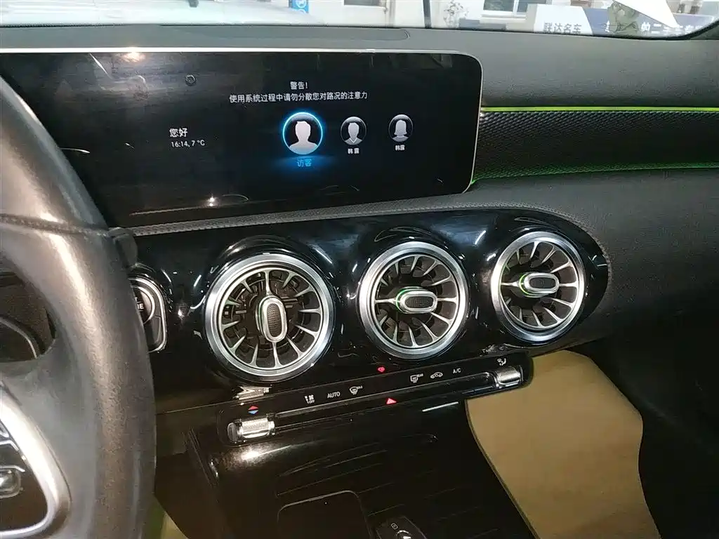 Mercedes-Benz A-Class (Import) 2019 A 200 Dynamic Version фото 5
