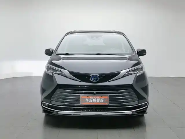 Toyota Sienna 2023 2.5L Hybrid Premium Edition — фото 3