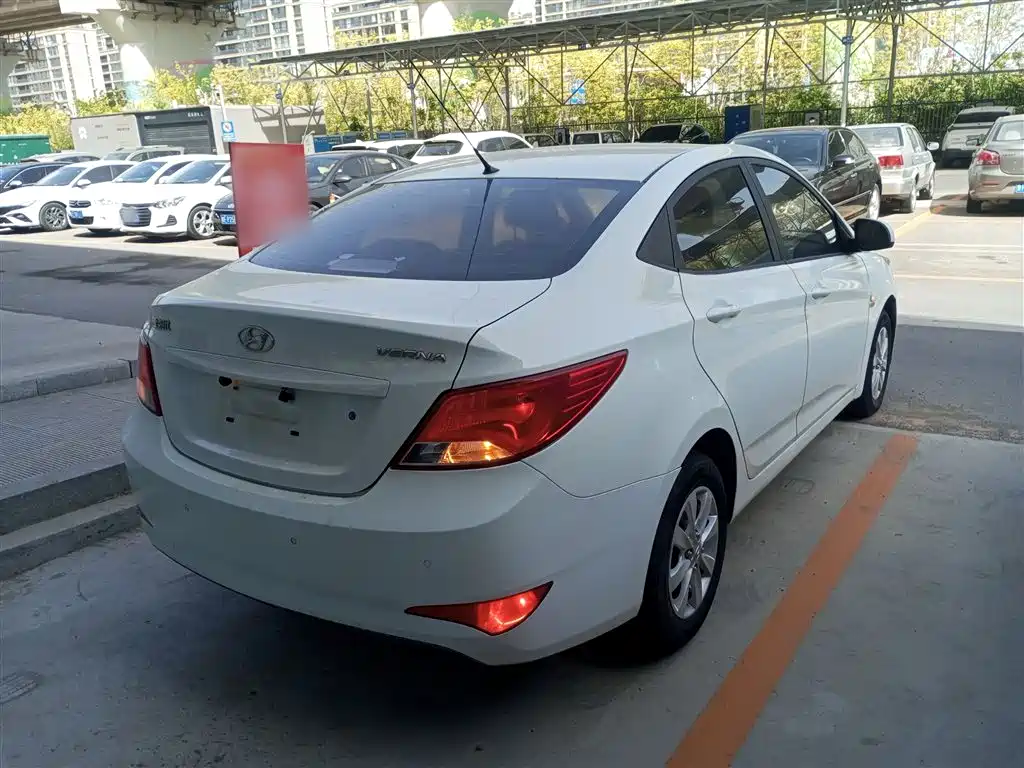 Hyundai Verna 2014 1.4L Manual Smart GLS фото 7