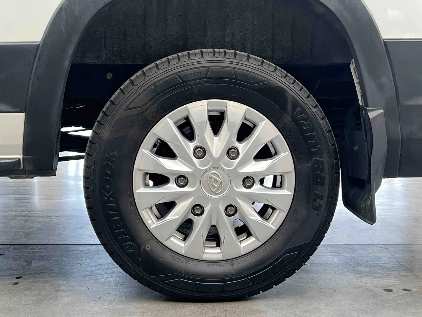 SAIC Maxus Xintu V90 2023 2022 2.0T Auto Zhida Operation RWD Long Wheelbase High Roof Single Rear Tire 9-Seater