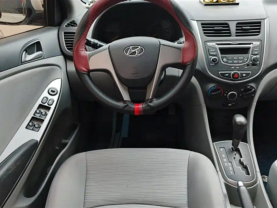 Hyundai Verna 2014 1.4L Automatic Smart GLS фото 15