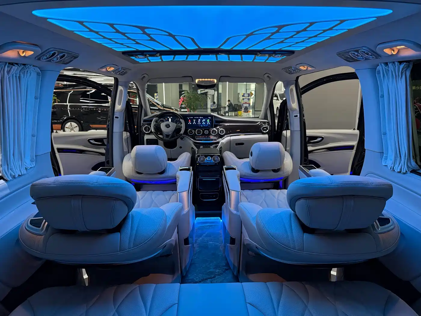 Mercedes-Benz Vito 2023 2.0T Business 7-Seater фото 14