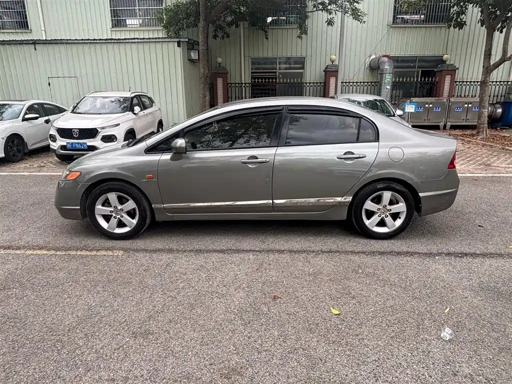 Фото 7 - Honda Civic