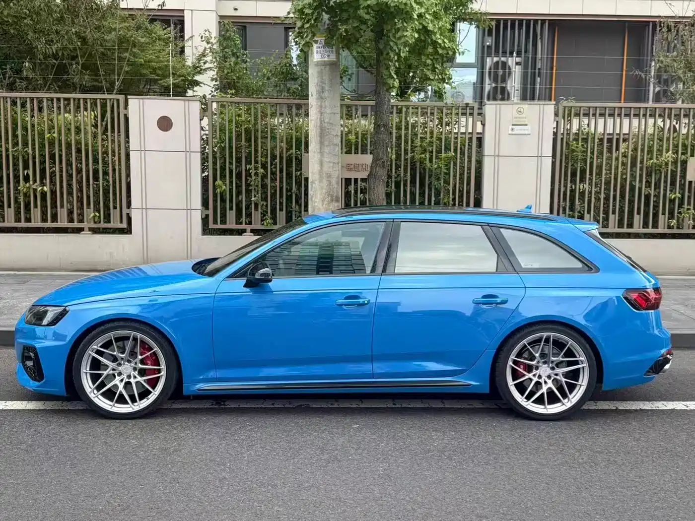 Audi RS 4 2021 2021 RS4 Avant Dark Gold Edition