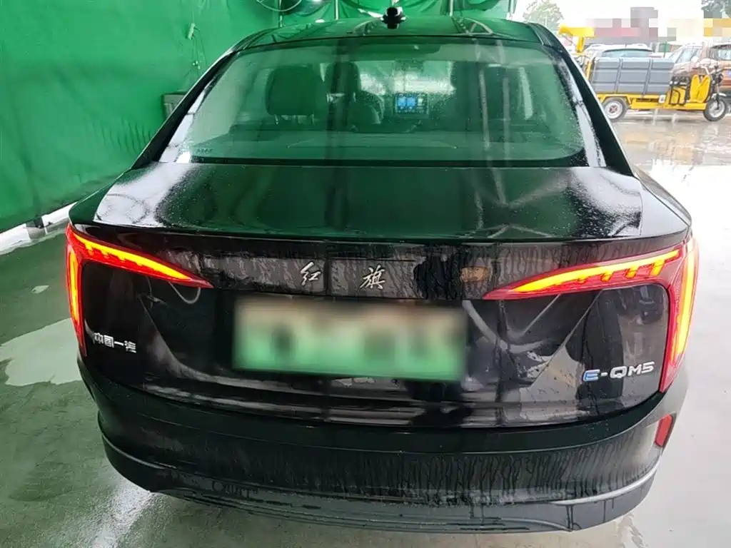 Hongqi E-QM5 2021 Charging Flag Joy Edition фото 6