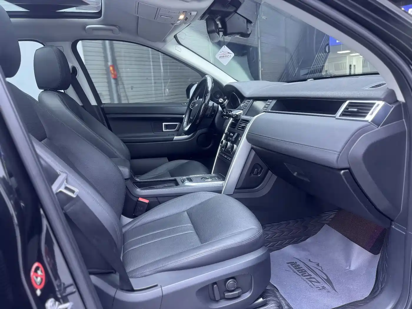 Land Rover Discovery Sport 2018 240PS SE Edition фото 9