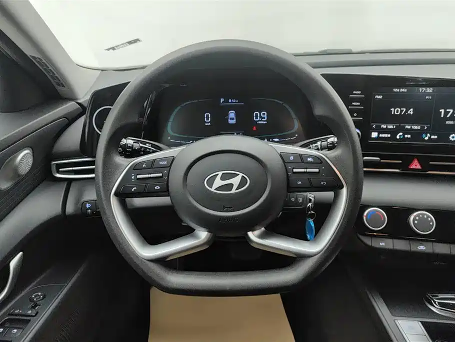 Hyundai Elantra 2023 1.5L CVT GLS Premium фото 15