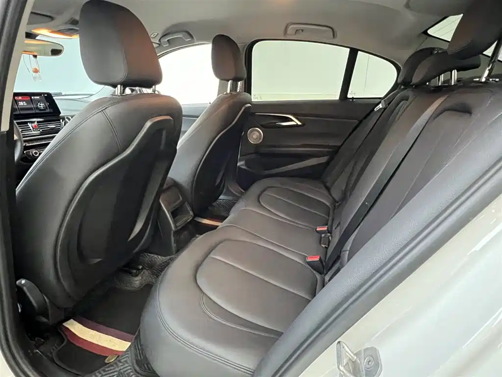 BMW 1 Series 2021 120i M Sport фото 20