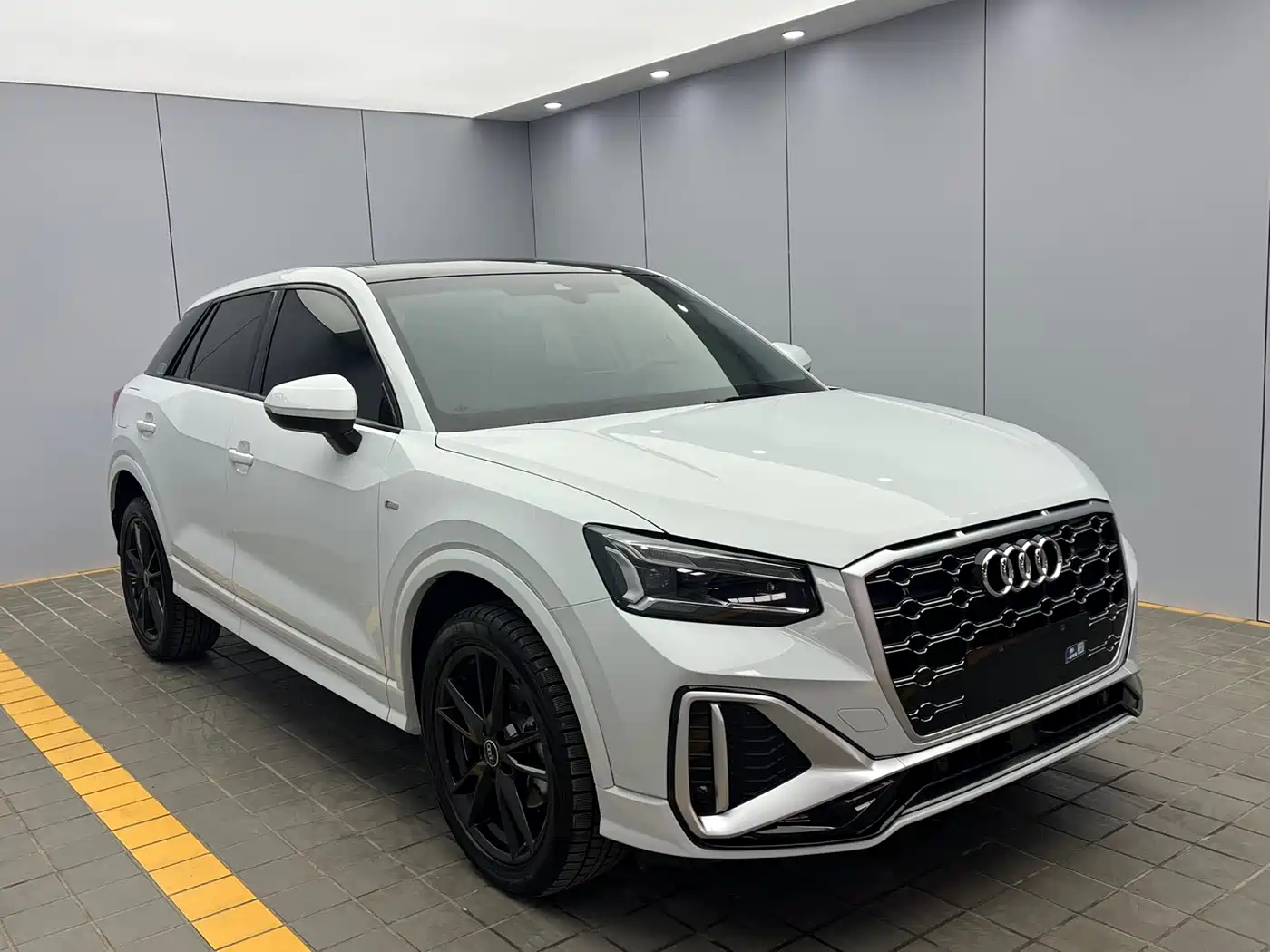 AUDI Q2L