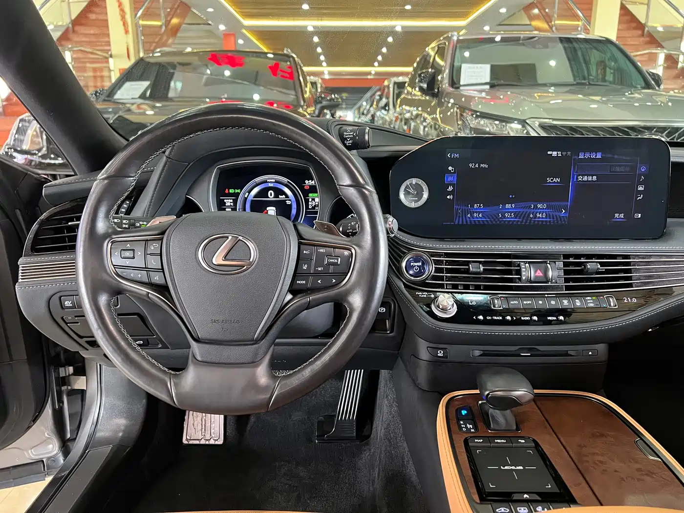 Lexus LS 2021 500h Excellence Edition фото 9