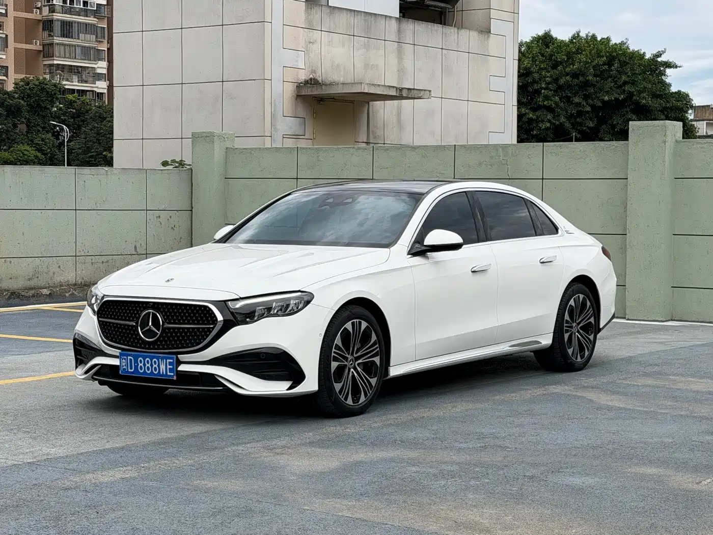 Mercedes-Benz E-Class 2024 E 300 L Fashion Sport фото 3