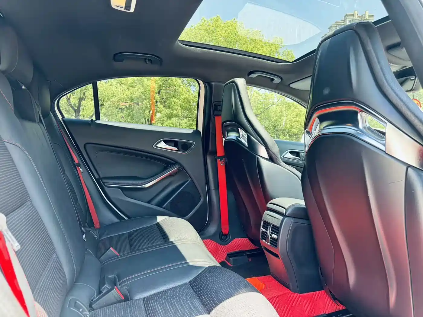 Mercedes-Benz A-Class AMG (Import) 2016 AMG A 45 4MATIC фото 11