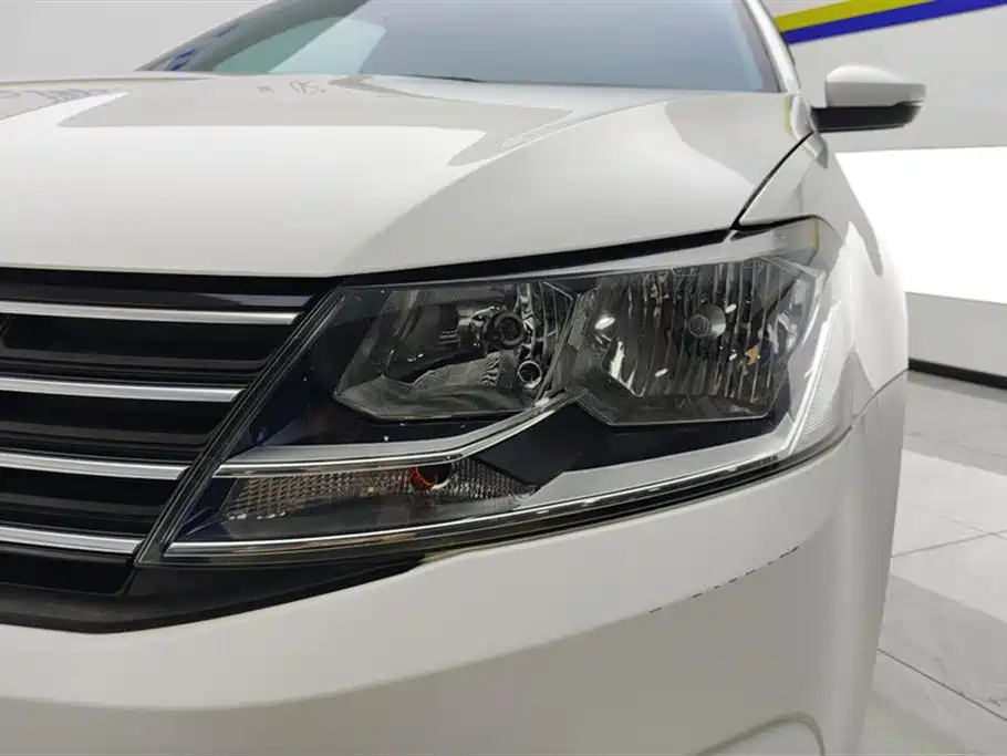 Volkswagen Lavida Tour 2017 1.6L Automatic Trend Edition фото 5