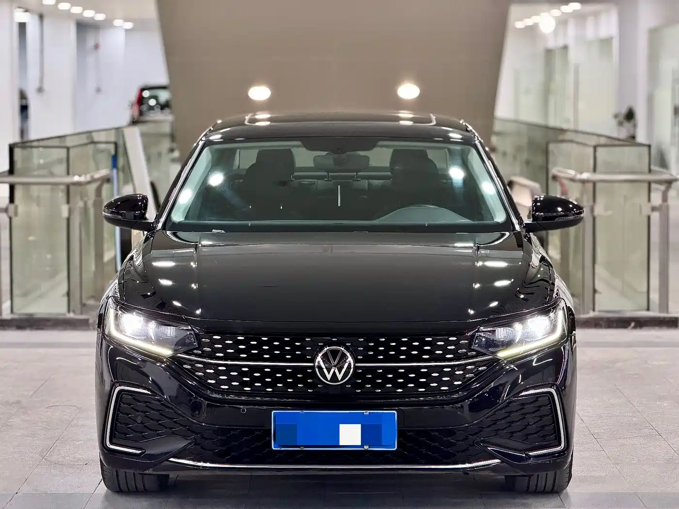 Volkswagen Passat 2023 330TSI Starlight Elite Edition фото 2