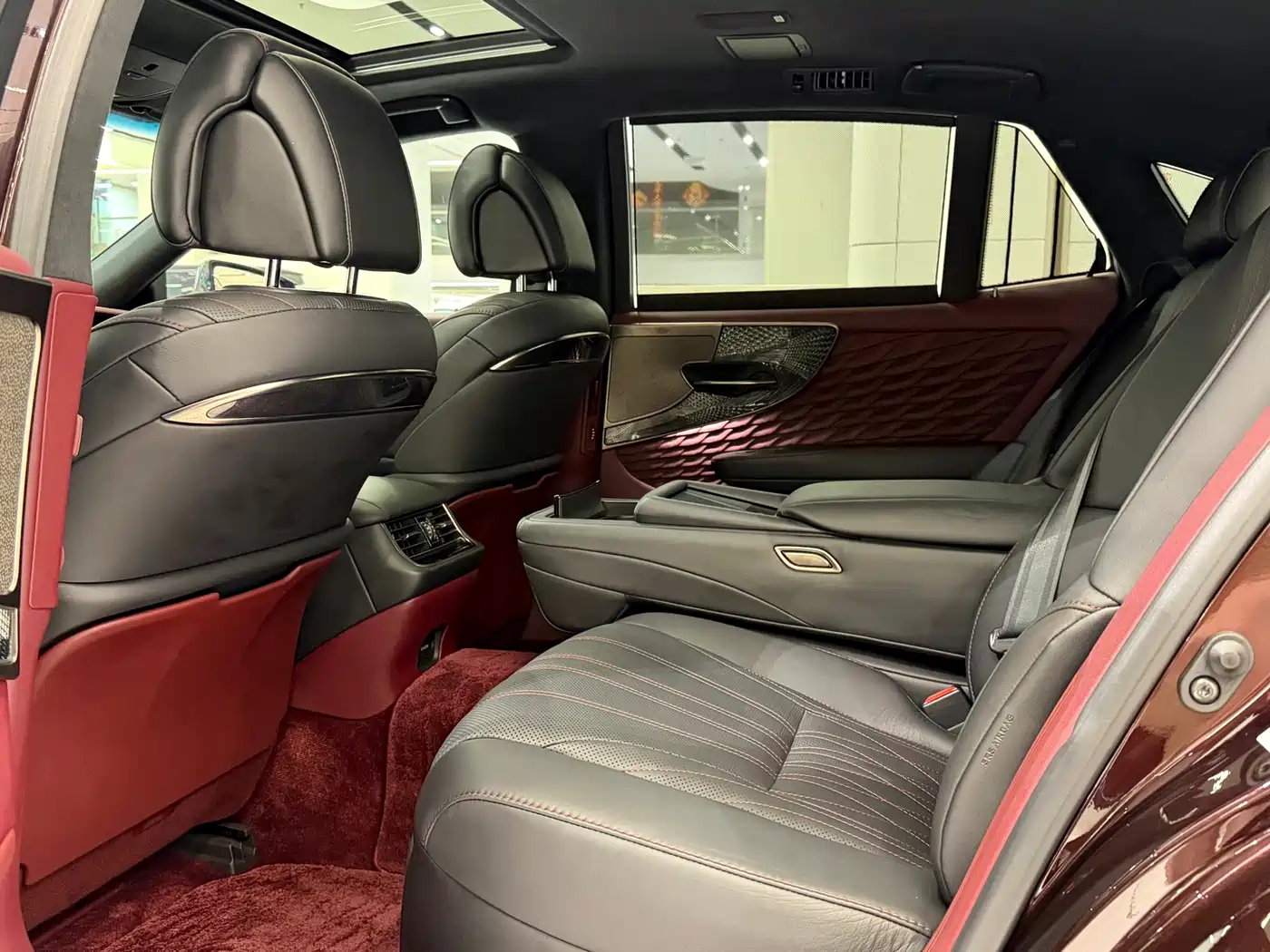 Lexus LS 2021 500h Executive Edition фото 12