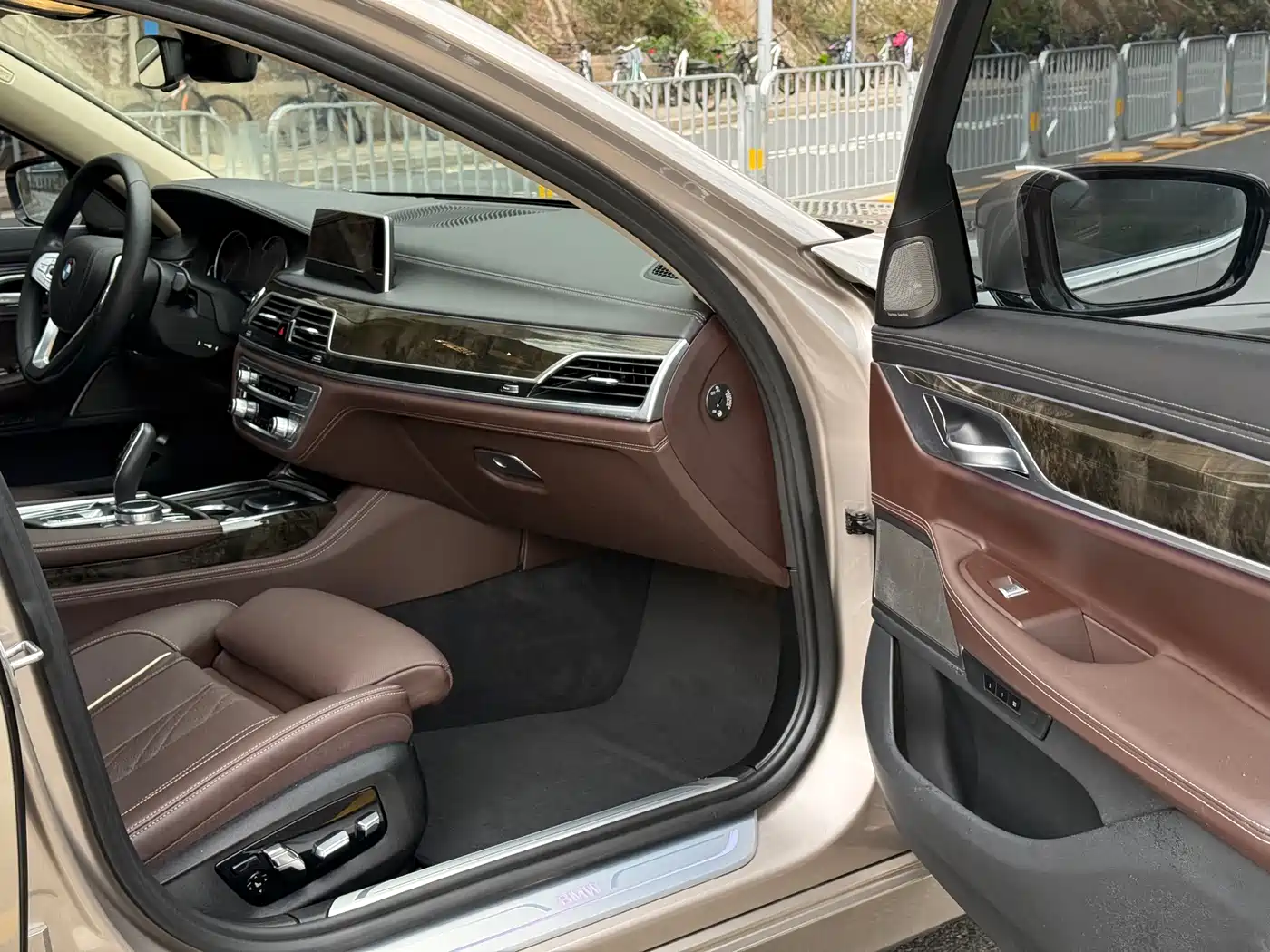 BMW 7 Series 2018 730Li Premium Type Excellence Package фото 10