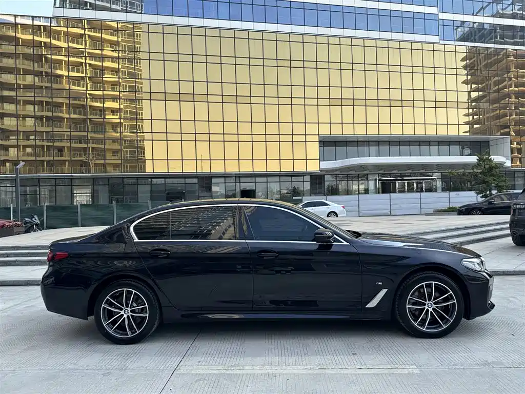 BMW 5 Series 2022 Model Second Facelift 525Li M Sport Package фото 7