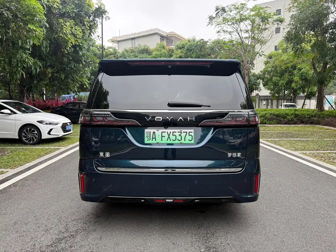 Voyah Auto Voyah Dreamer 2025 Model PHEV 4WD Premium QianKun Edition фото 4
