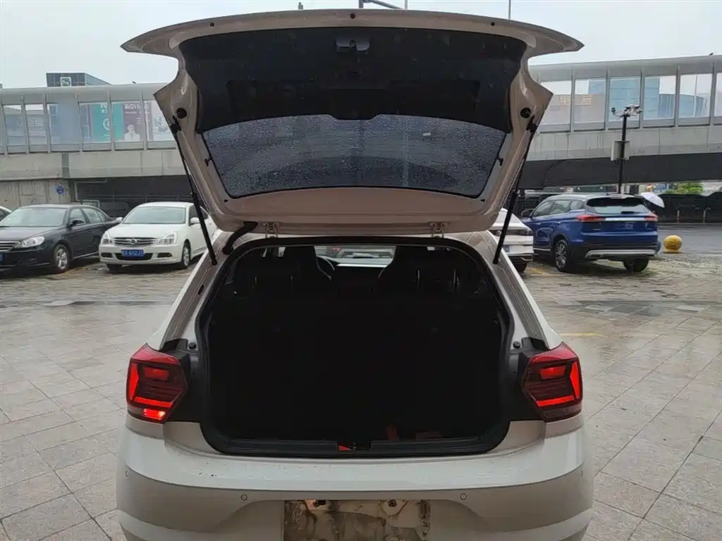 Volkswagen Polo 2019 Plus 1.5L Automatic Colorful Tech Edition фото 19