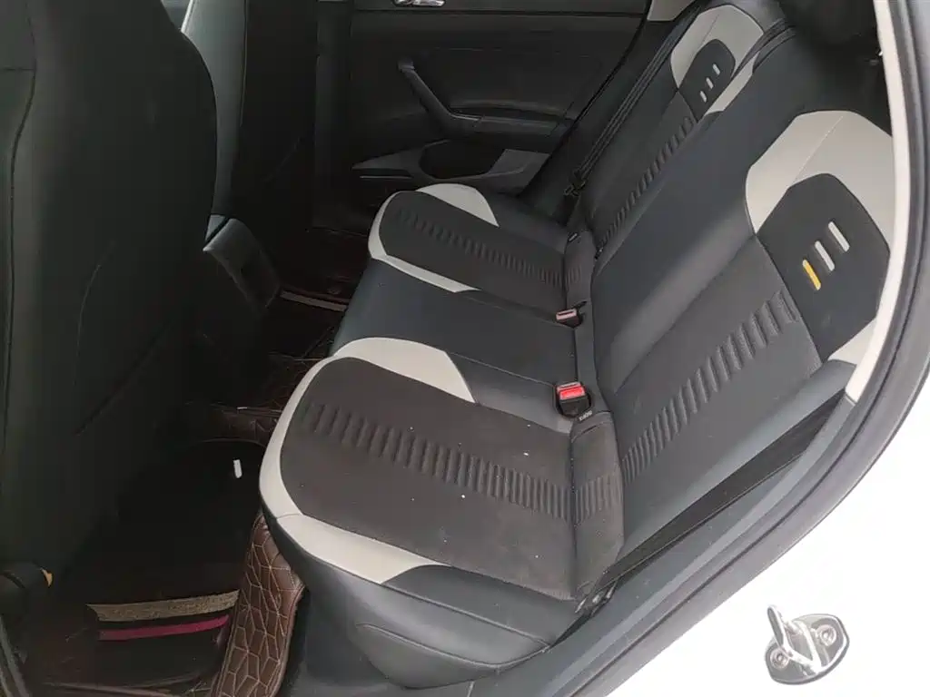 Volkswagen Polo 2019 Plus 1.5L Automatic Colorful Tech Edition фото 17