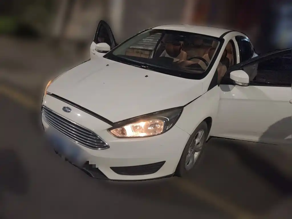 Фото 1 - Ford Focus