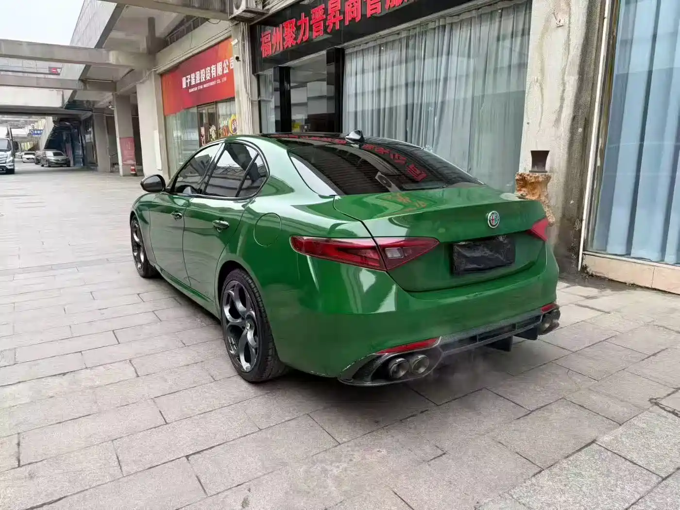 Alfa Romeo Giulia 2018 2.0T 200HP Luxury Carbon Fiber Limited Edition фото 9