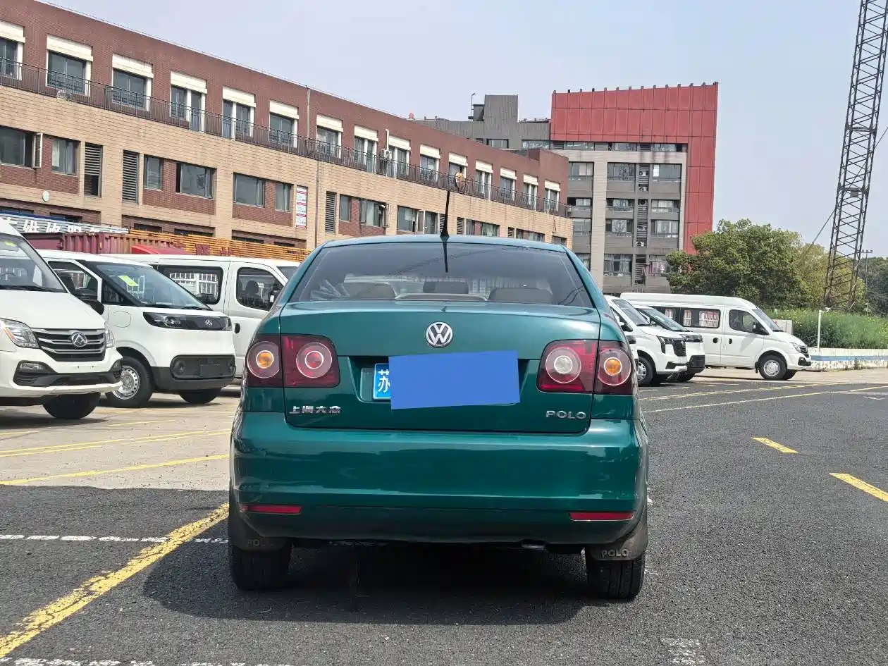 Volkswagen Polo 2013 1.4L Manual Trend Edition фото 7