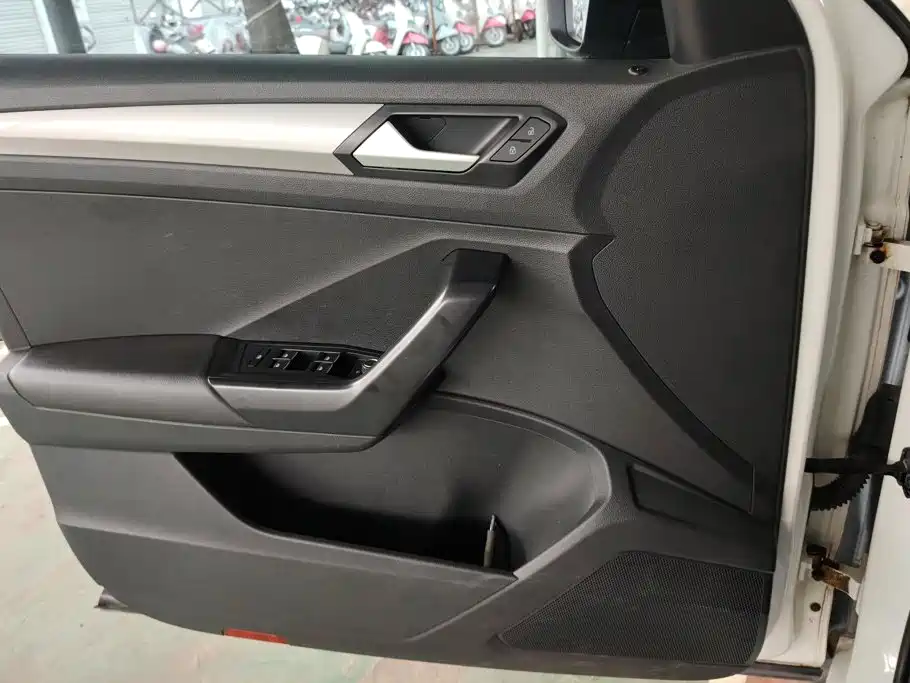 Фото 7 - Volkswagen T-ROC