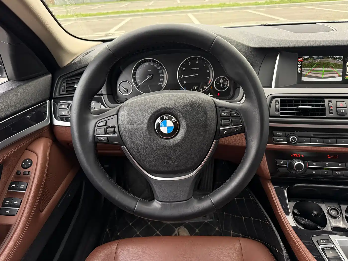 BMW 5 Series 2017 520Li Classic Edition фото 10