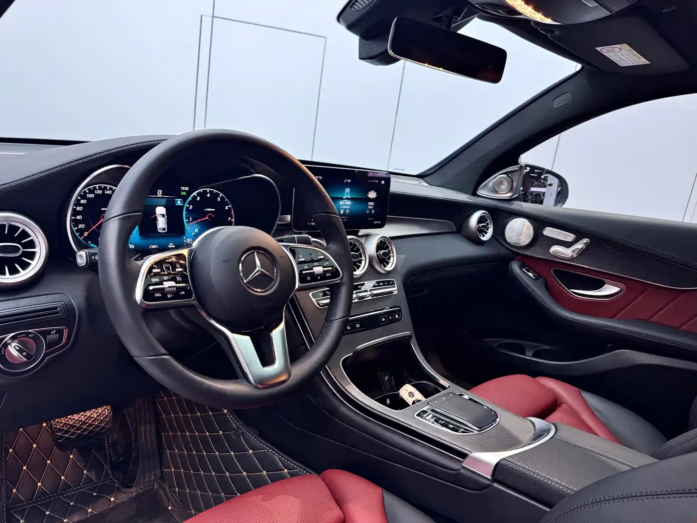 Mercedes-Benz GLC Coupe 2023 Model GLC 300 4MATIC Coupe SUV фото 3