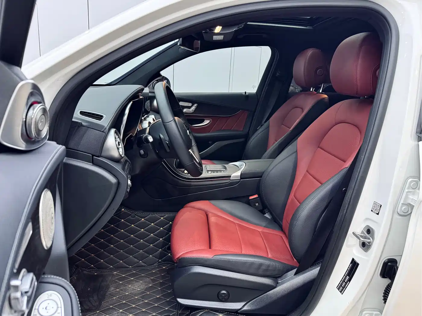 Mercedes-Benz GLC Coupe 2023 Model GLC 300 4MATIC Coupe SUV фото 7