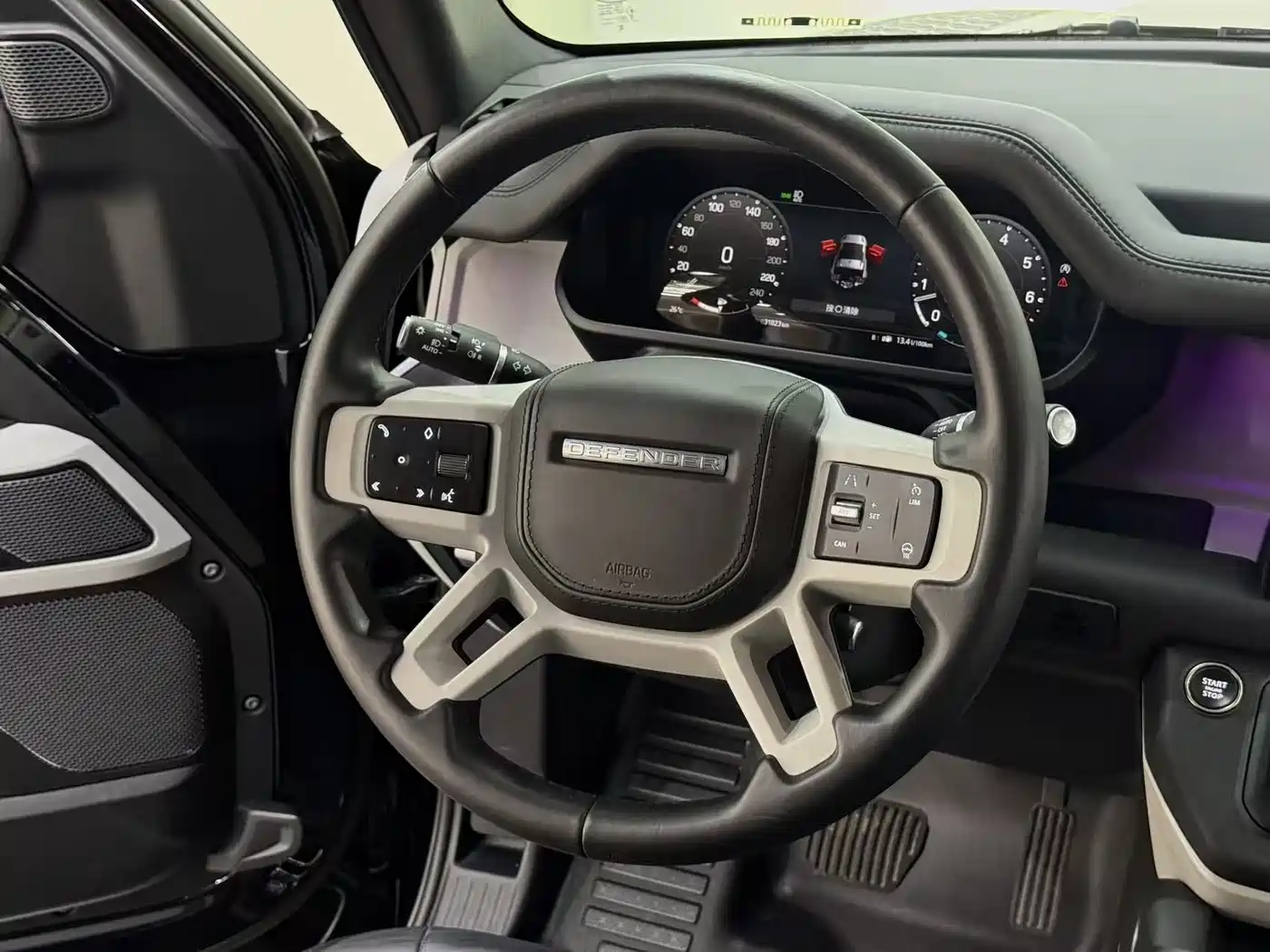 Land Rover Defender 2023 Model 90 3.0T P400 XS фото 6
