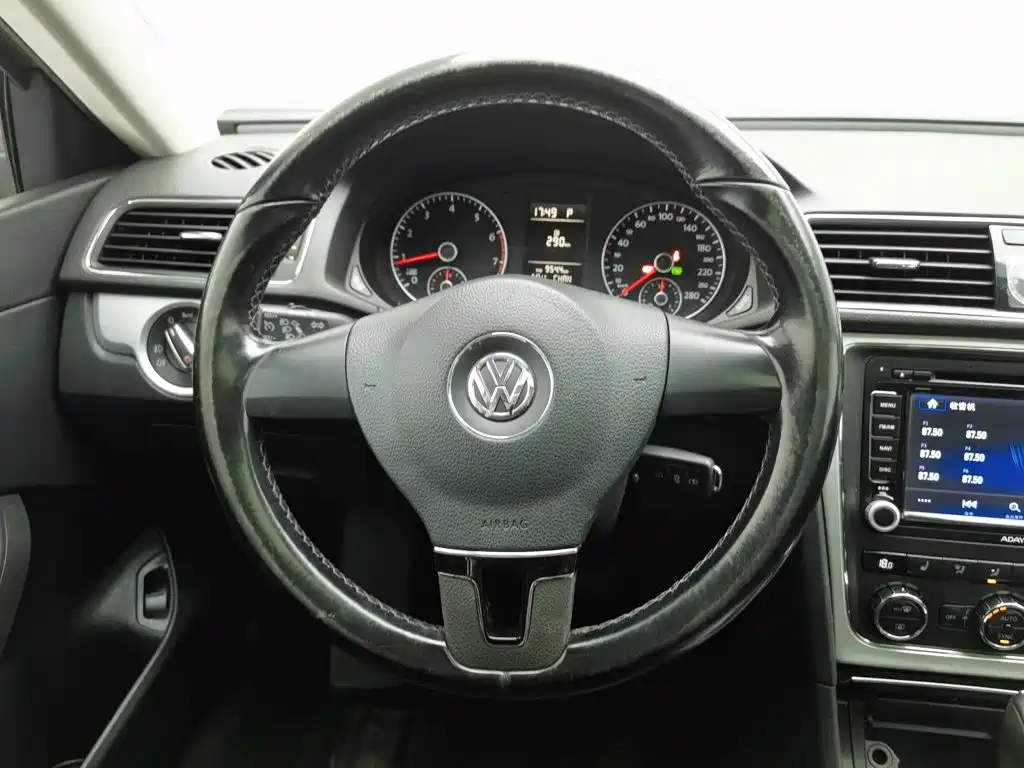 Фото 11 - Volkswagen Passat