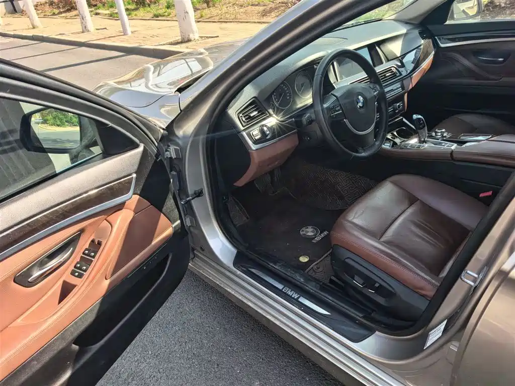 BMW 5 Series 2014 525Li Leading фото 12