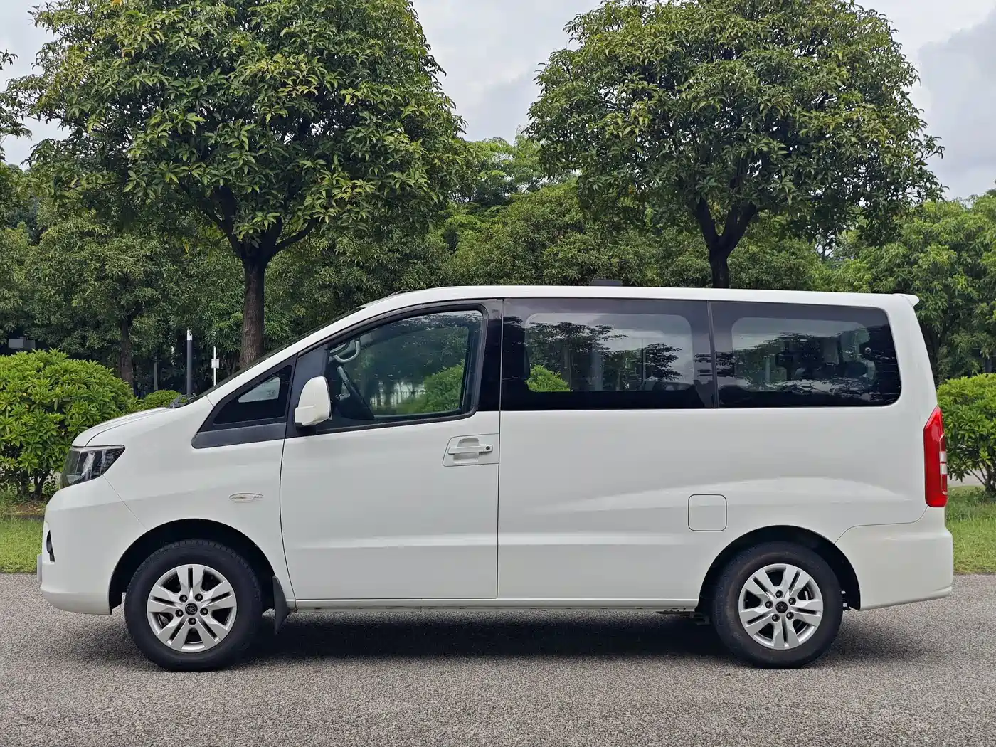 JAC Refine M3 2016 2015 Maker Edition 1.6L Luxury Smart