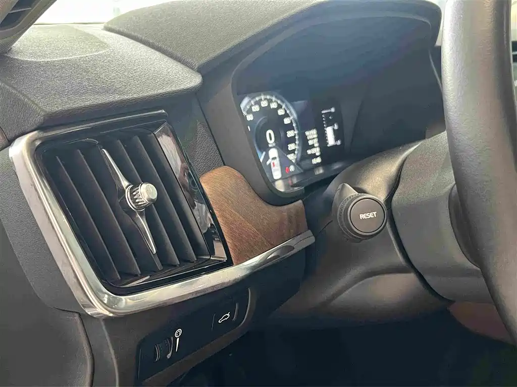 Фото 21 - Volvo S90