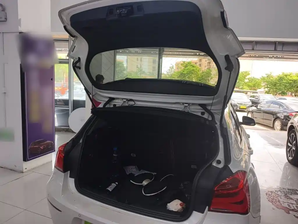 Photo 19 - BMW 1 Series (Import)