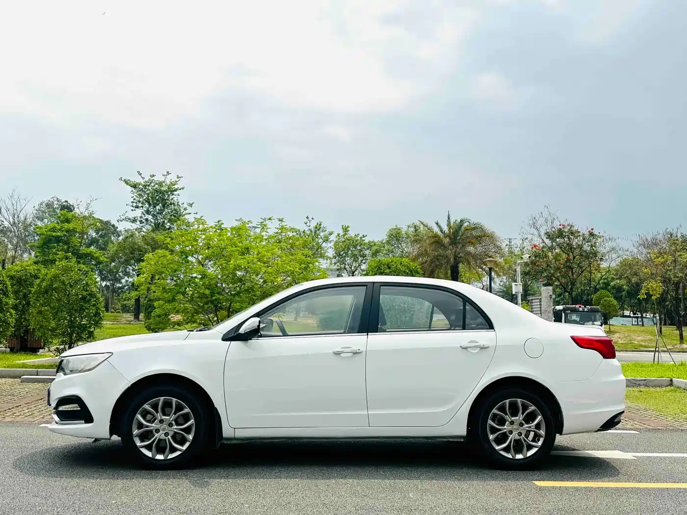 Photo 8 - Geely Vision