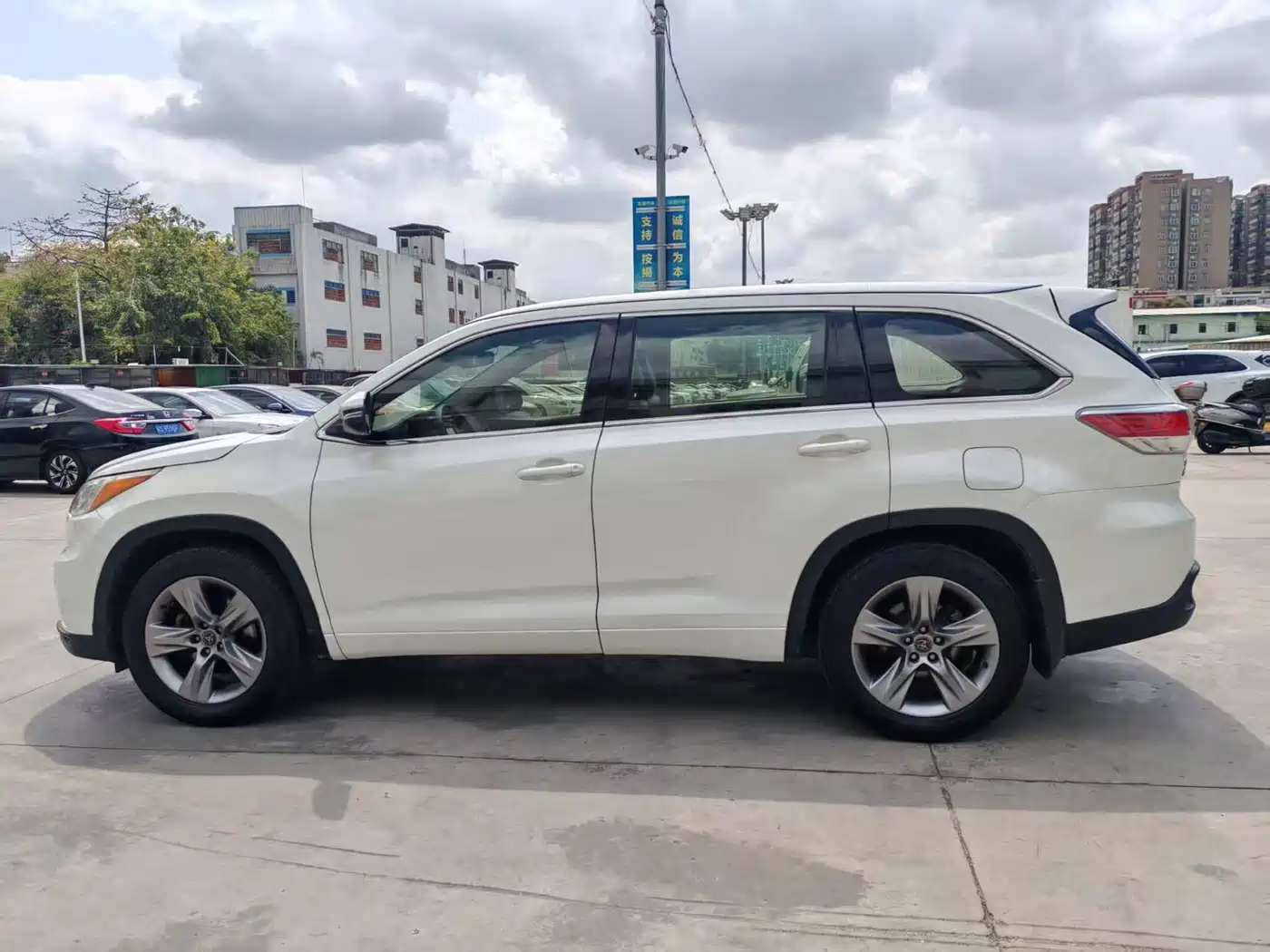 Toyota Highlander 2015 2.0T AWD Luxury Edition 7-seater фото 7