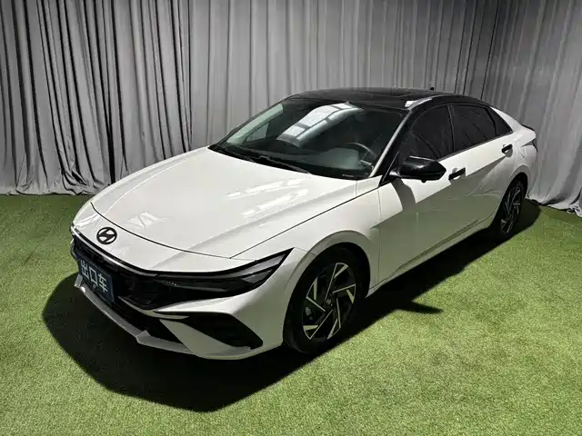 Hyundai Elantra 1.5L CVT LUX, Премиум