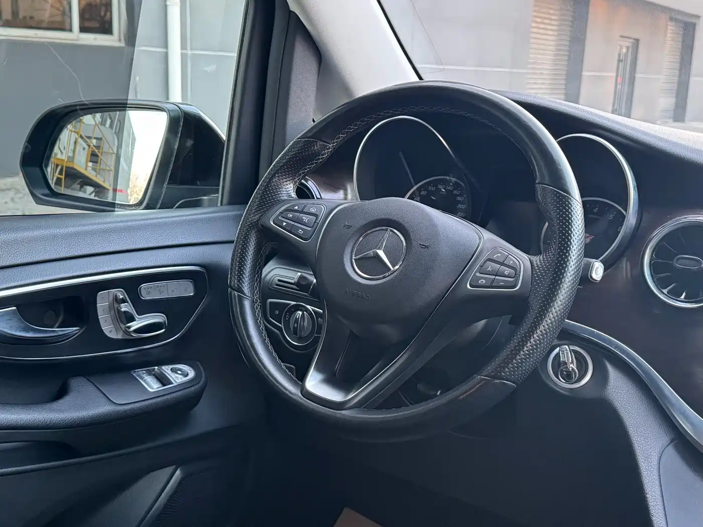 Mercedes-Benz V-Class 2021 V 260 Pilot Edition фото 26