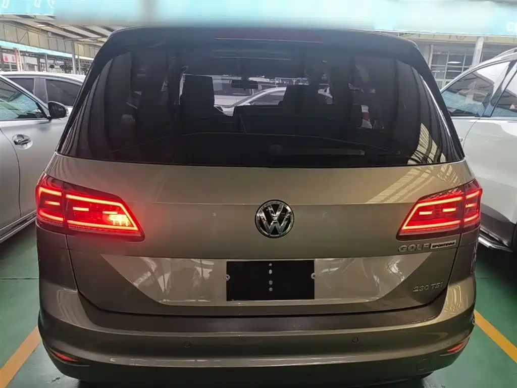 Volkswagen Golf Sportsvan 2016 230TSI Automatic Progressive фото 6