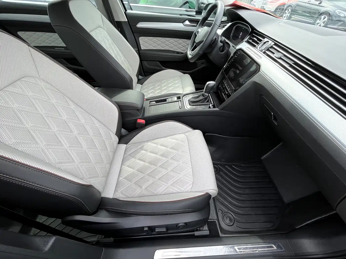 Volkswagen Magotan 2023 Model 2 Million Commemorative Edition 330TSI DSG Luxury фото 12